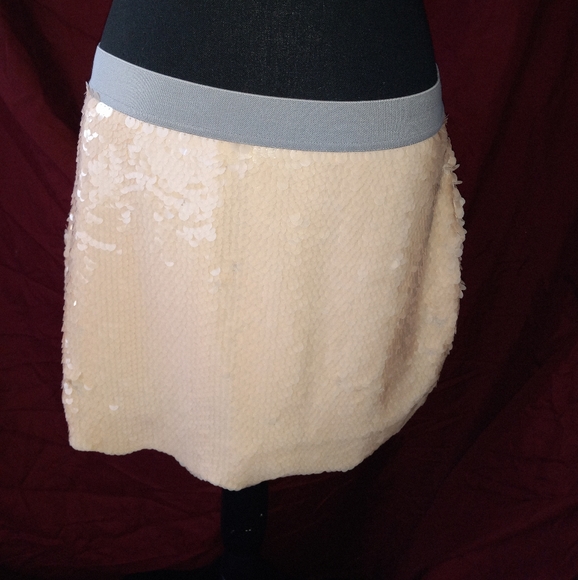 BCBGMAXAZRIA size medium sequin skirt peach or salmon colored - Picture 2 of 5